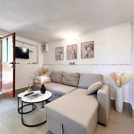 Petra Oliva Apartment Dhërmi Dış mekan fotoğraf